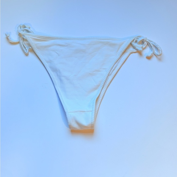 White Bikini Set - Picture 2 of 13